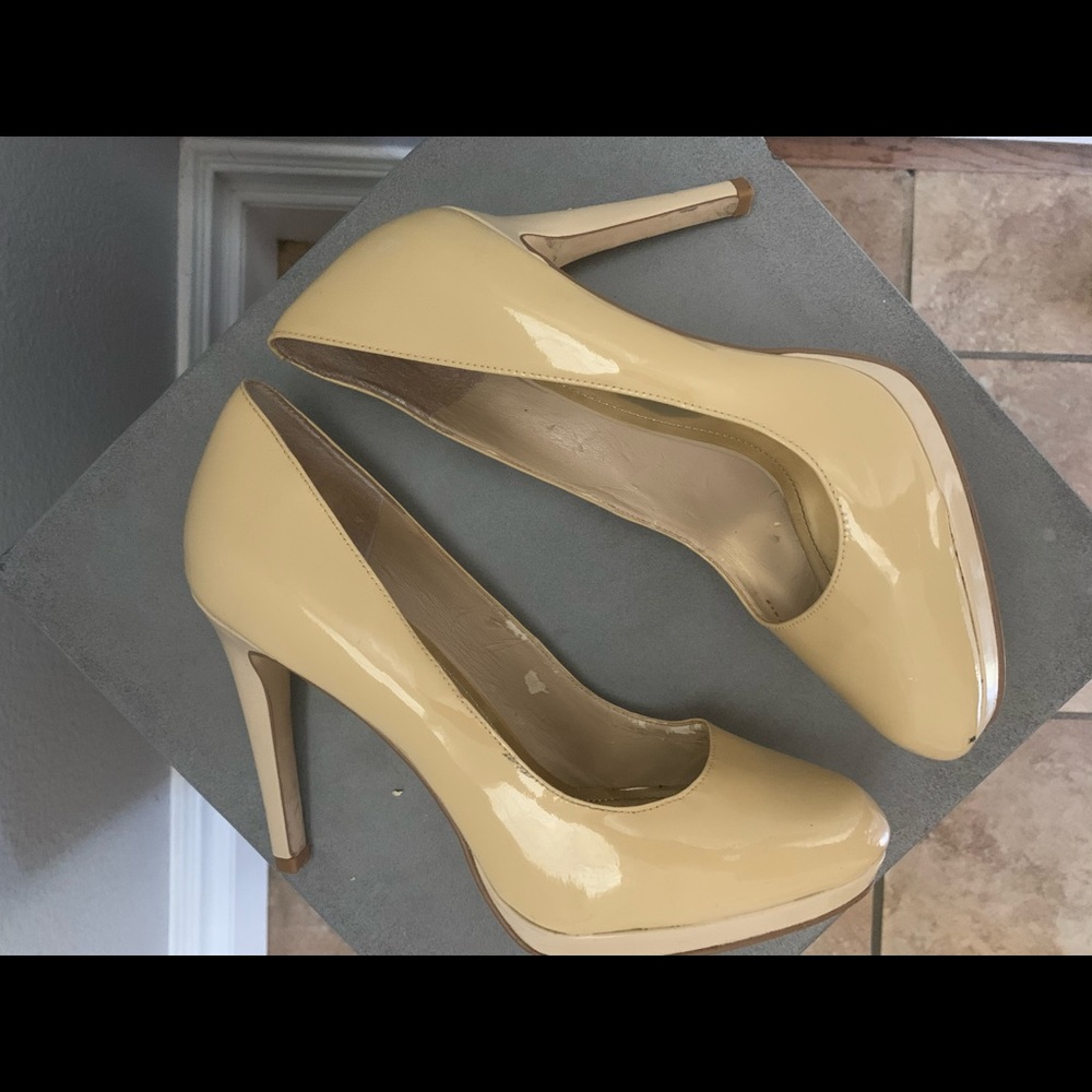 Women’s BCBG heels - Picture 5 of 8